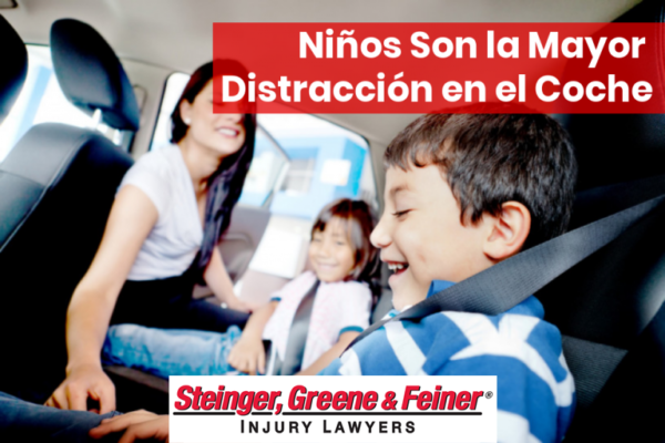 Niños-Son-la-Mayor-Distracción-en-el-Coche-768x512