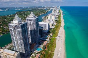 miami-skyline-picture-id938718694
